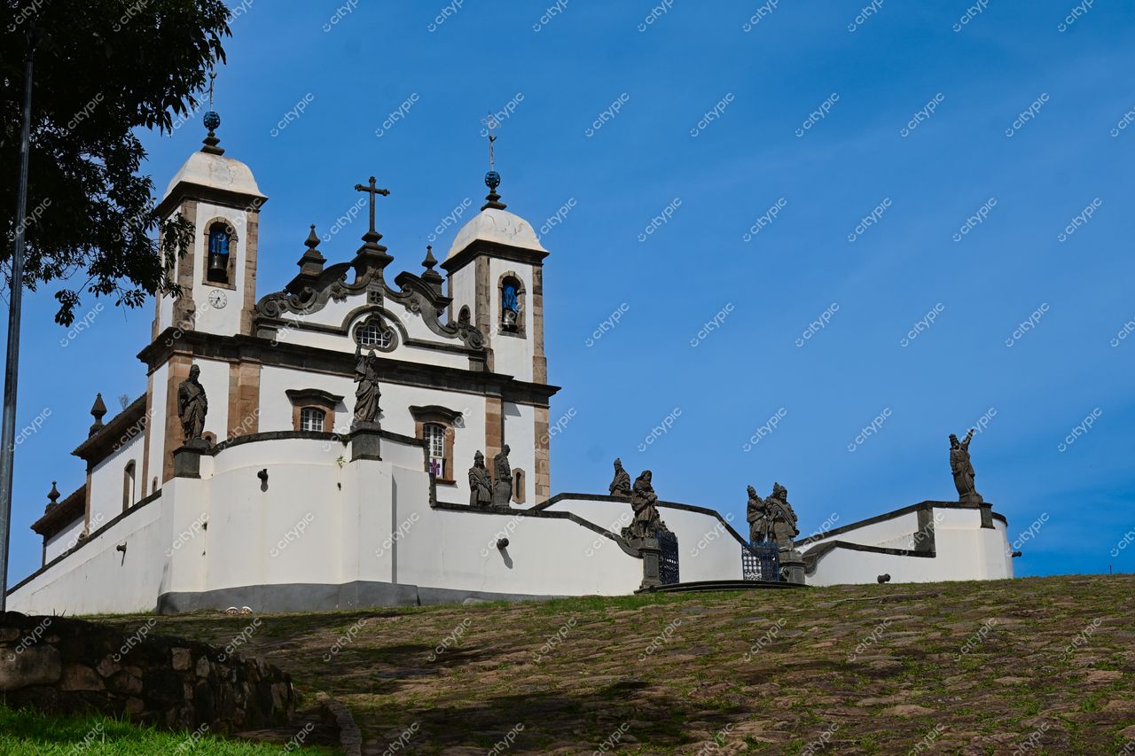Congonhas, Minas Gerais: Igreja do Senhor do Bom Jesus de Matosinhos – Arquitetura Colonial e Elementos Barrocos