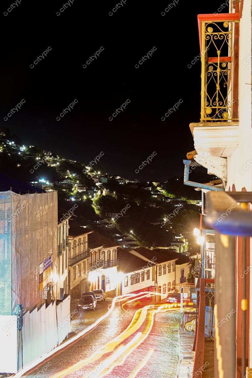 Ouro Preto à Noite: Encanto Colonial e Modernidade em Minas Gerais, Brasil