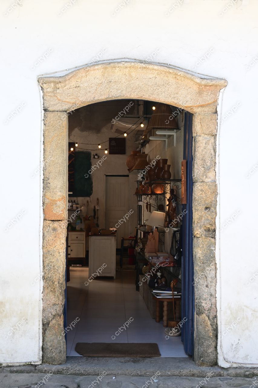 Paraty, Rio de Janeiro: Aconchego e Arte em uma Loja Encantadora