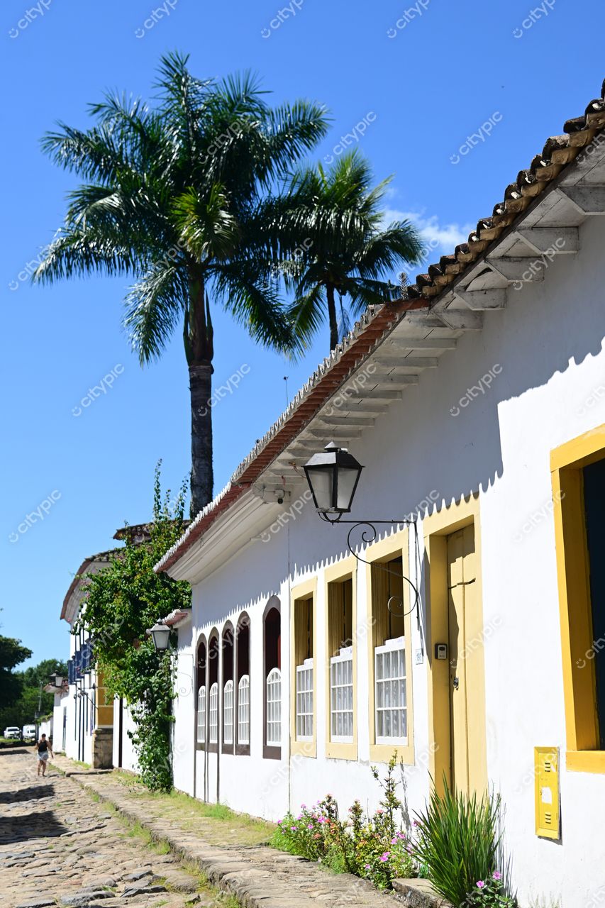 Paraty, Rio de Janeiro: Ruas coloniais e palmeiras imponentes