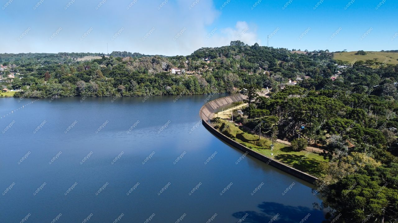 São Francisco de Paula, Rio Grande do Sul: Vista panorâmica da represa serena e harmoniosa