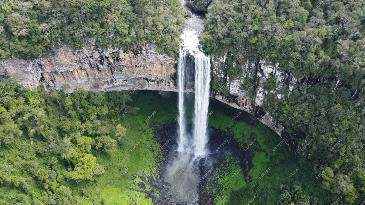 Canela, Rio Grande do Sul, Brasil: A majestosa cachoeira da natureza exuberante