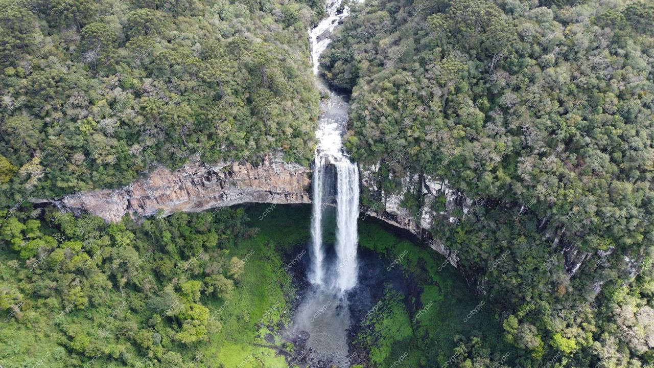 Canela, Rio Grande do Sul: A majestosa cascata em meio à exuberante natureza brasileira