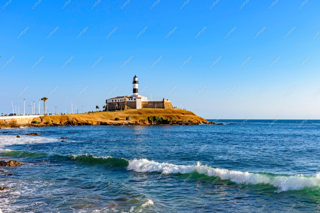 Farol da Barra: Beleza Natural e Histórica em Salvador, Bahia