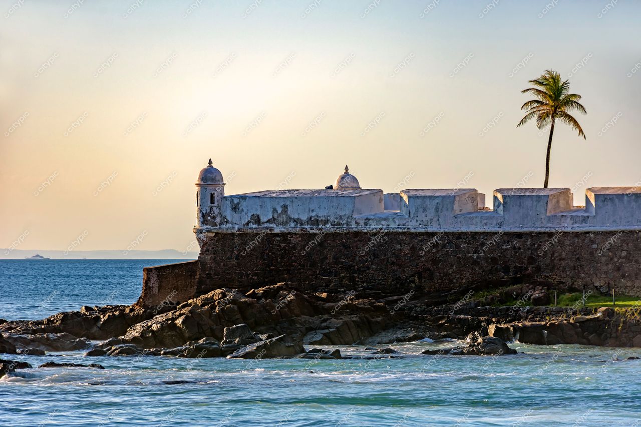 Forte de São Marcelo ao entardecer: a beleza histórica da Barra, Salvador, Bahia