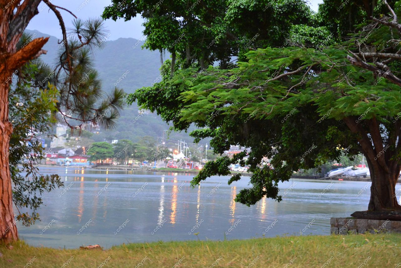 Lagoa da Conceição: Cena serena em Florianópolis, Santa Catarina, Brasil