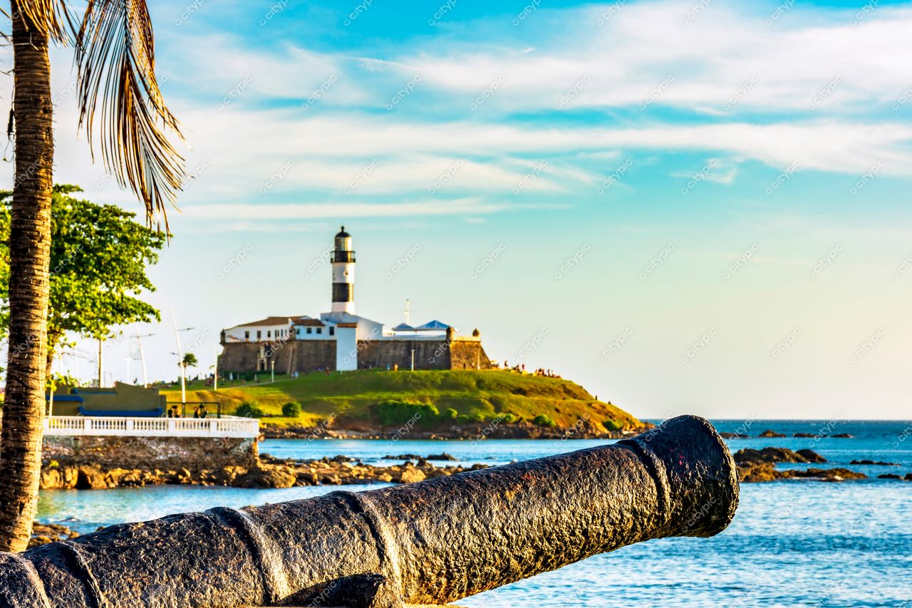 Farol da Barra: O encanto histórico e natural de Salvador, Bahia