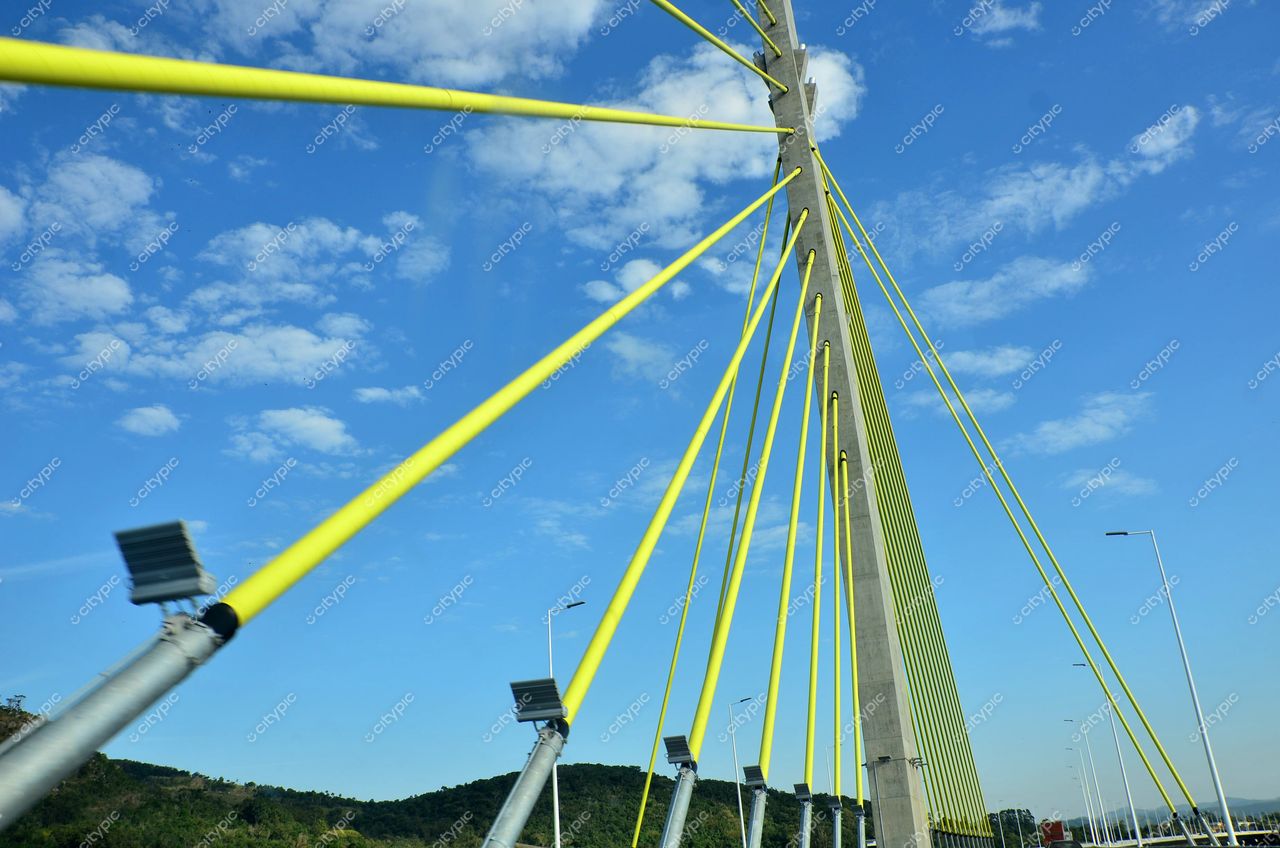 Ponte Moderna em Centro, Laguna: Um Exemplo Notável de Design Arquitetônico
