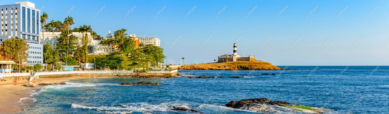 Barra, Salvador: Vista panorâmica da cidade com o Farol da Barra ao fundo