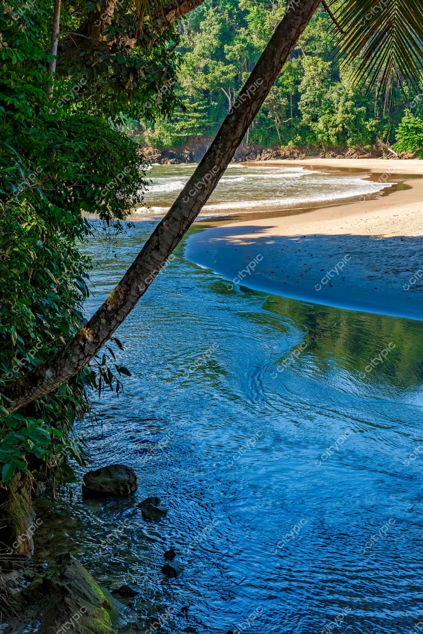 Itacaré, Bahia: Rio sereno e praia paradisíaca