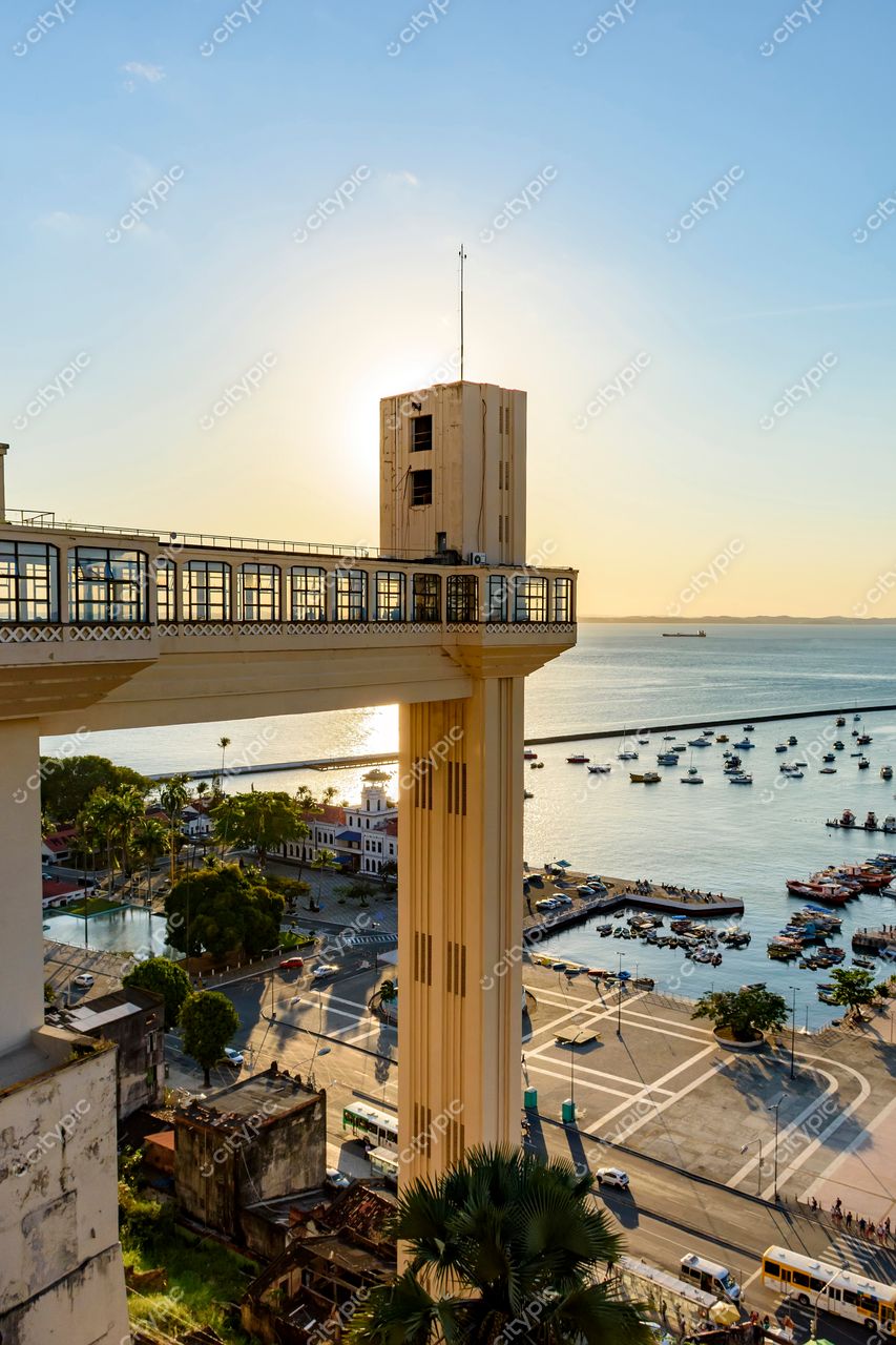 Elevador Lacerda: Conexão entre a cidade alta e baixa de Salvador, Bahia