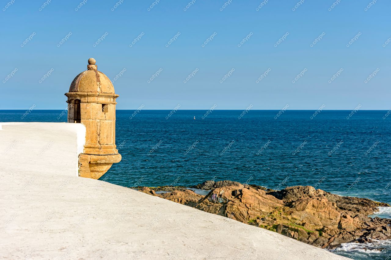 Barra, Salvador: Torre colonial e vista deslumbrante da costa na Bahia, Brasil