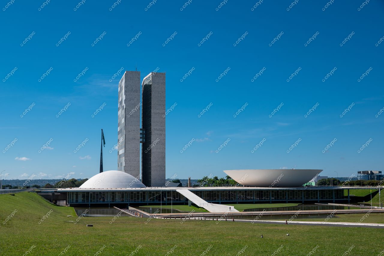 Brasília: Congresso Nacional sob o céu azul – a essência da arquitetura de Niemeyer