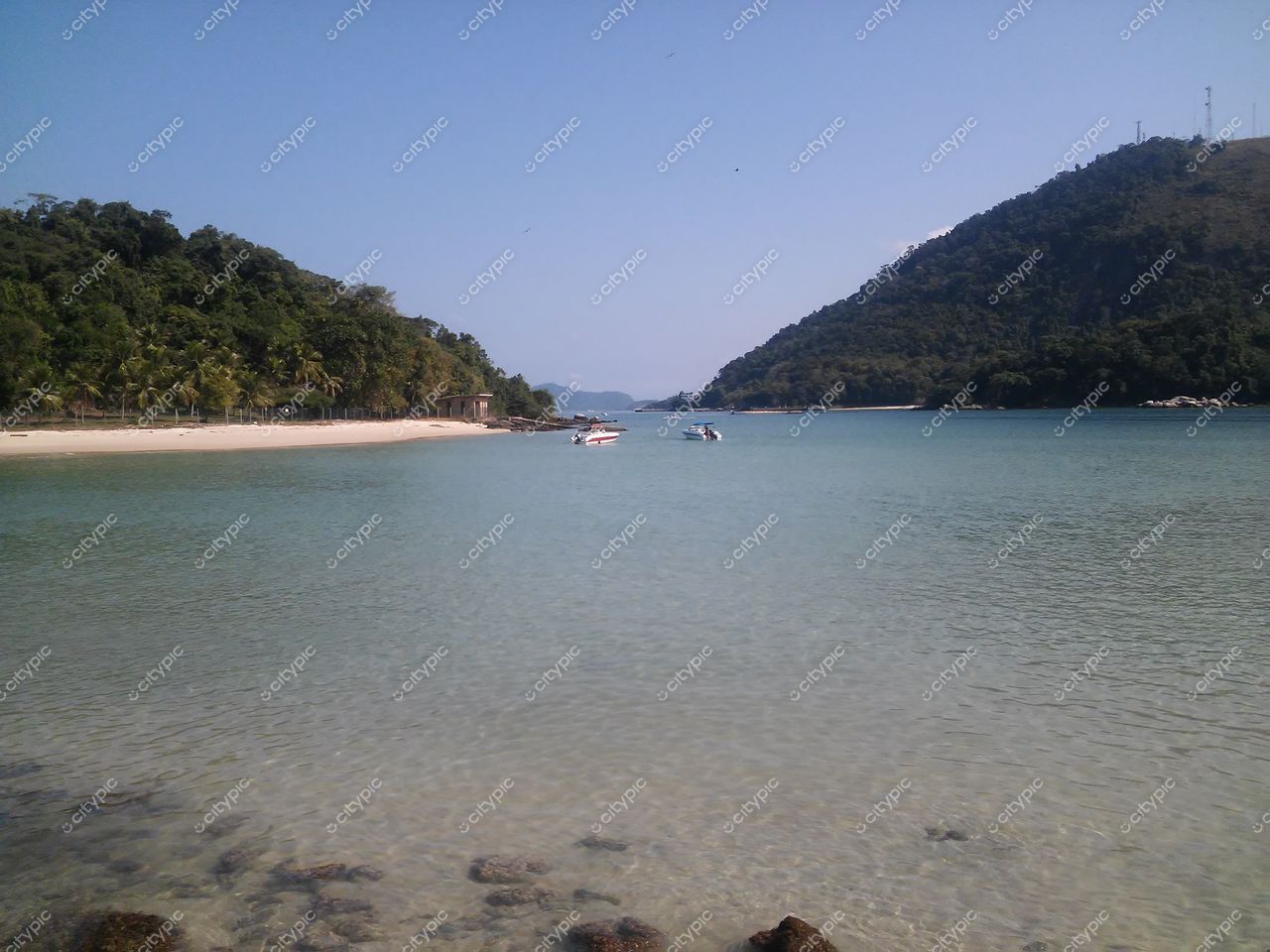 Angra dos Reis, Rio de Janeiro: Paraíso Tropical de Águas Cristalinas e Montanhas Verdes