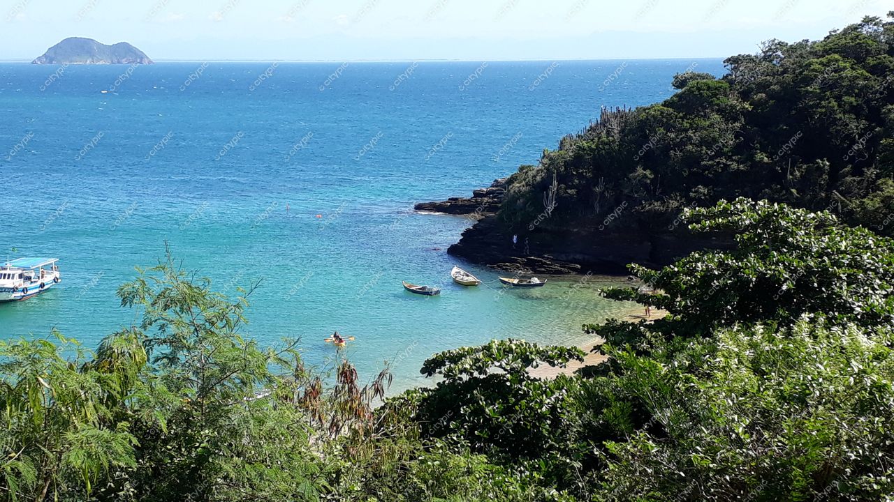 Armação dos Búzios, Rio de Janeiro: Paisagem Costeira Serena e Convidativa