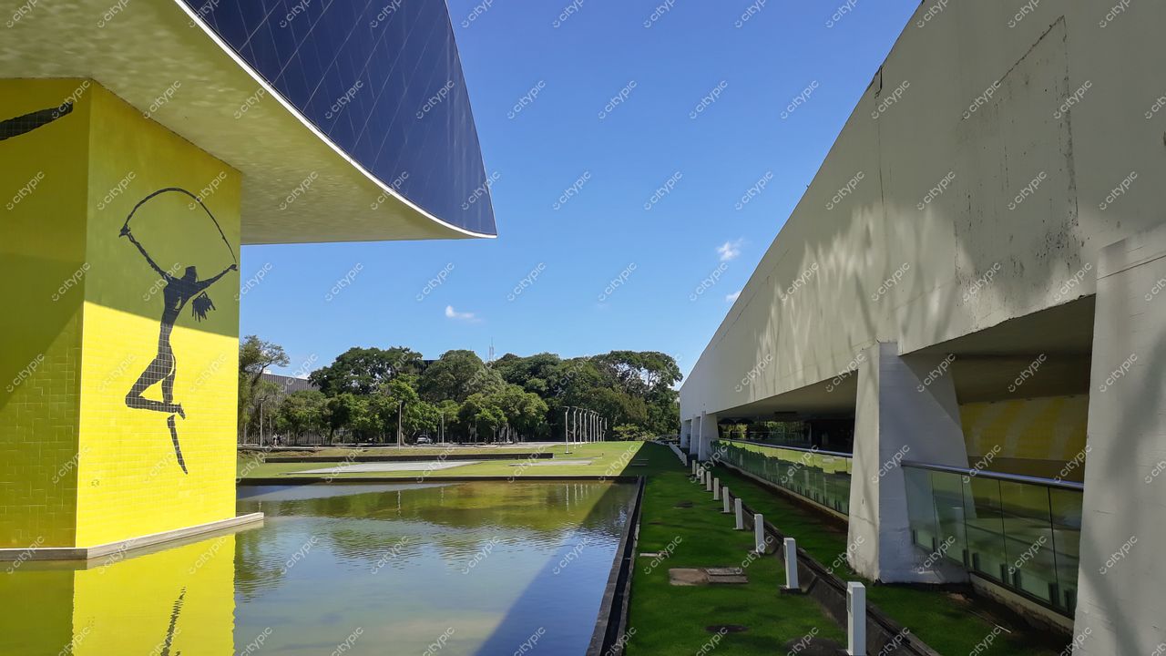 Curitiba, Paraná: Museu Oscar Niemeyer em harmonia com a arte e natureza