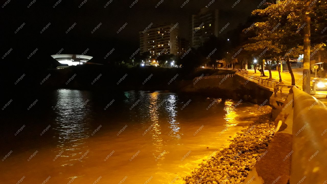 Niterói, Rio de Janeiro: Noite encantadora à beira-mar
