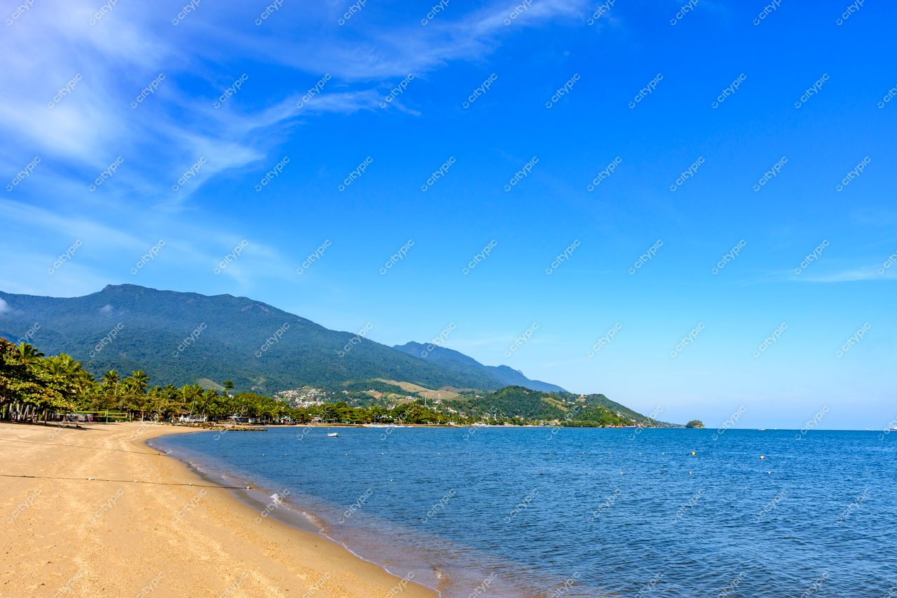 Praia Paradisíaca em Ilhabela, São Paulo: O Refúgio Tropical dos Sonhos