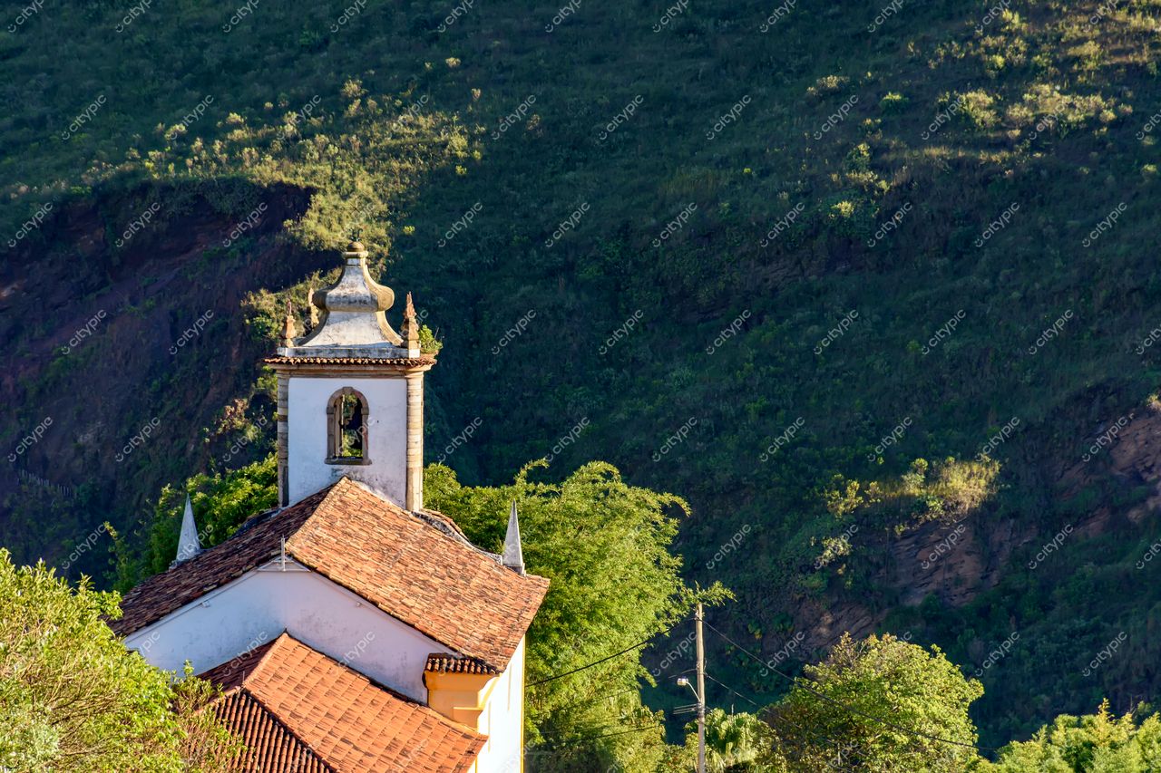 Ouro Preto, Minas Gerais: Igreja charmosa e natureza exuberante – a essência do charme mineiro