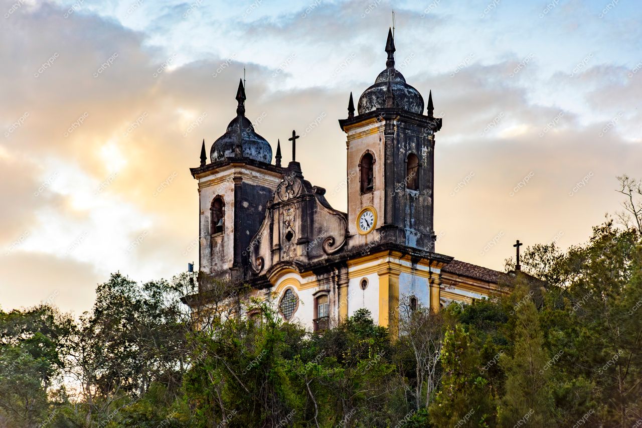 Ouro Preto, Minas Gerais: Igreja histórica ao amanhecer