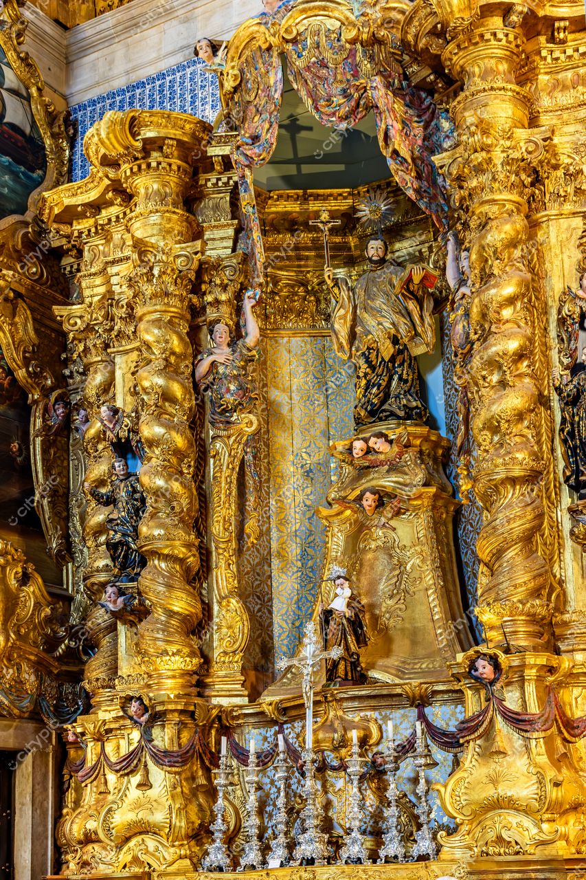Altar Barroco Dourado no Pelourinho, Salvador, Bahia: Uma obra-prima da arte sacra na cidade histórica