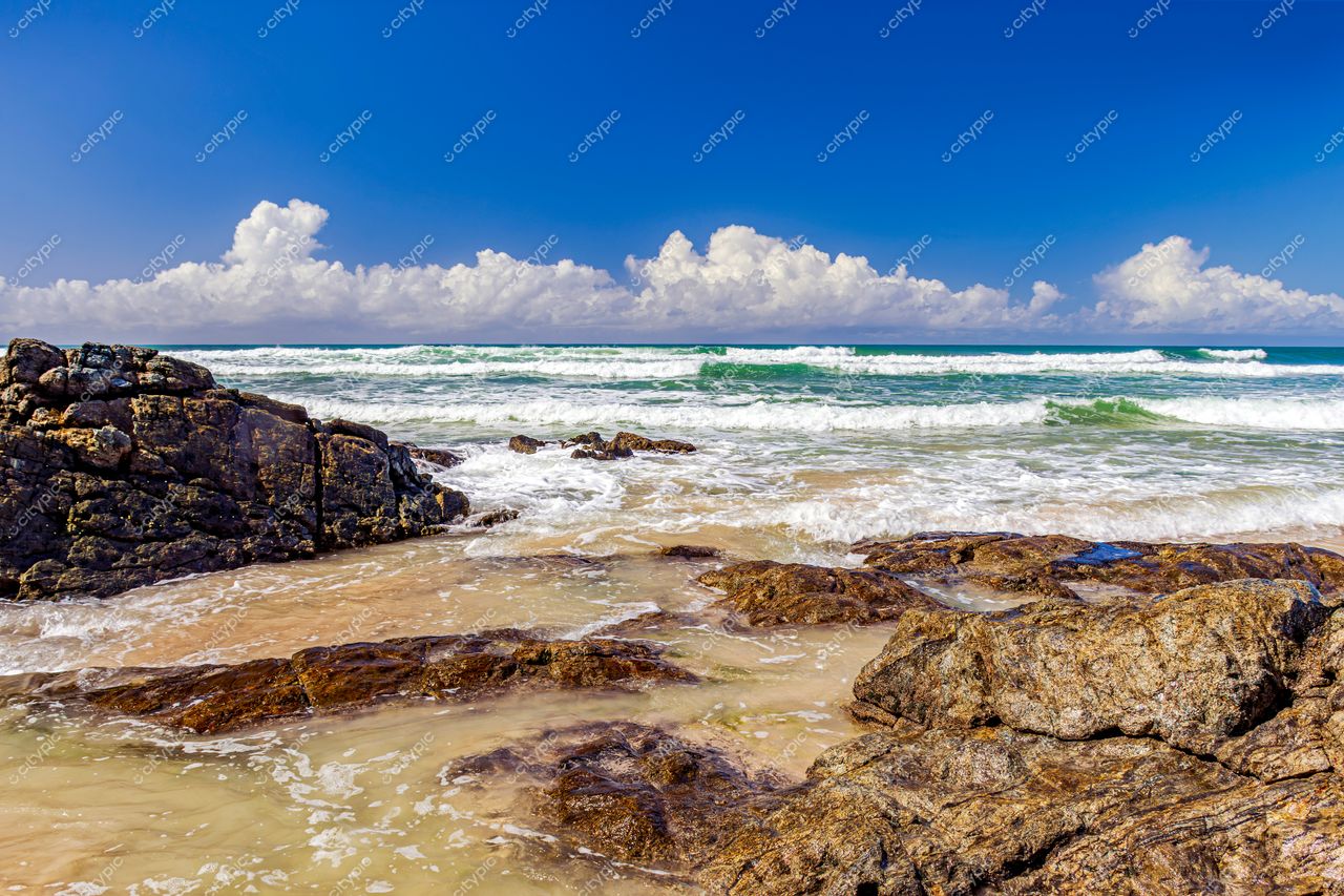Uruçuca, Bahia: Cena Costeira de Tranquilidade e Beleza Brasileira