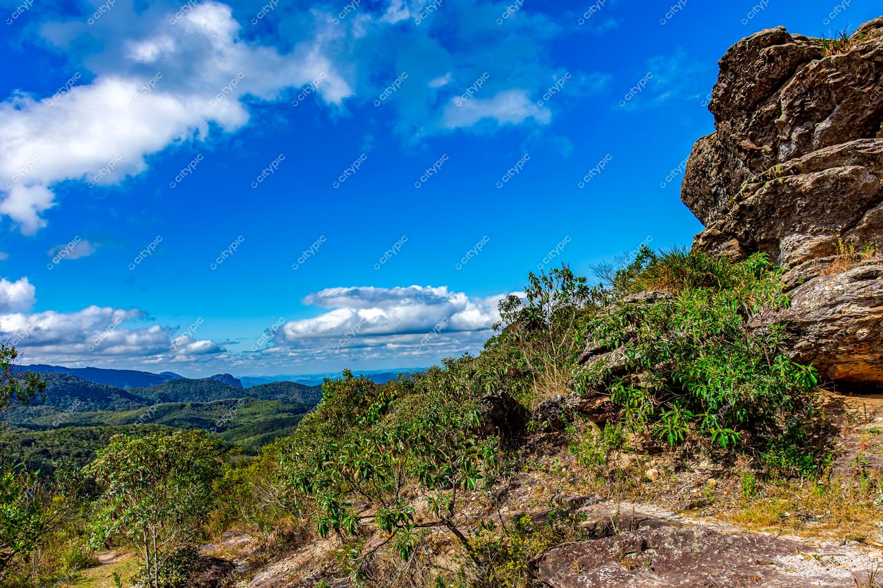 Explorando a serenidade das montanhas: uma jornada pela beleza natural