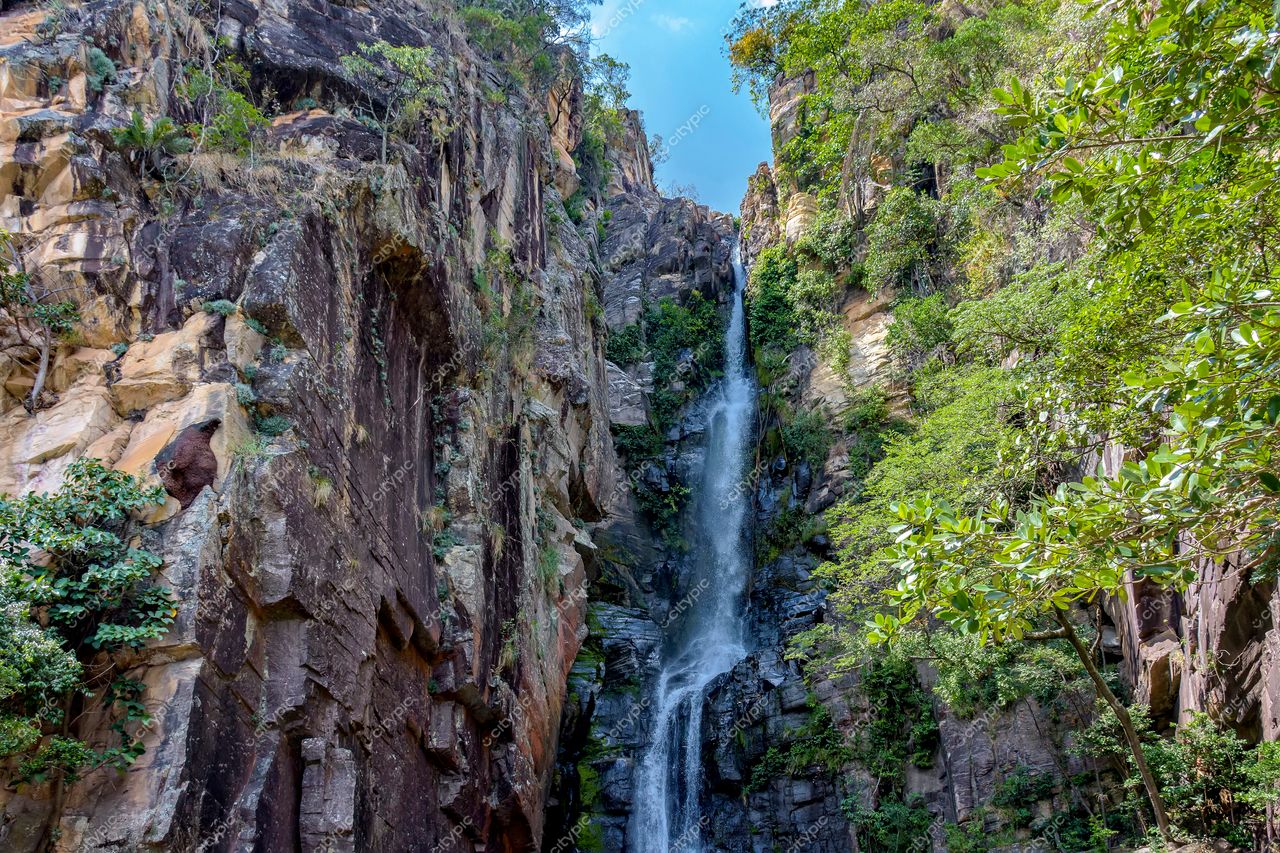 Santana do Riacho, Minas Gerais: A majestosa Cachoeira do Véu da Noiva