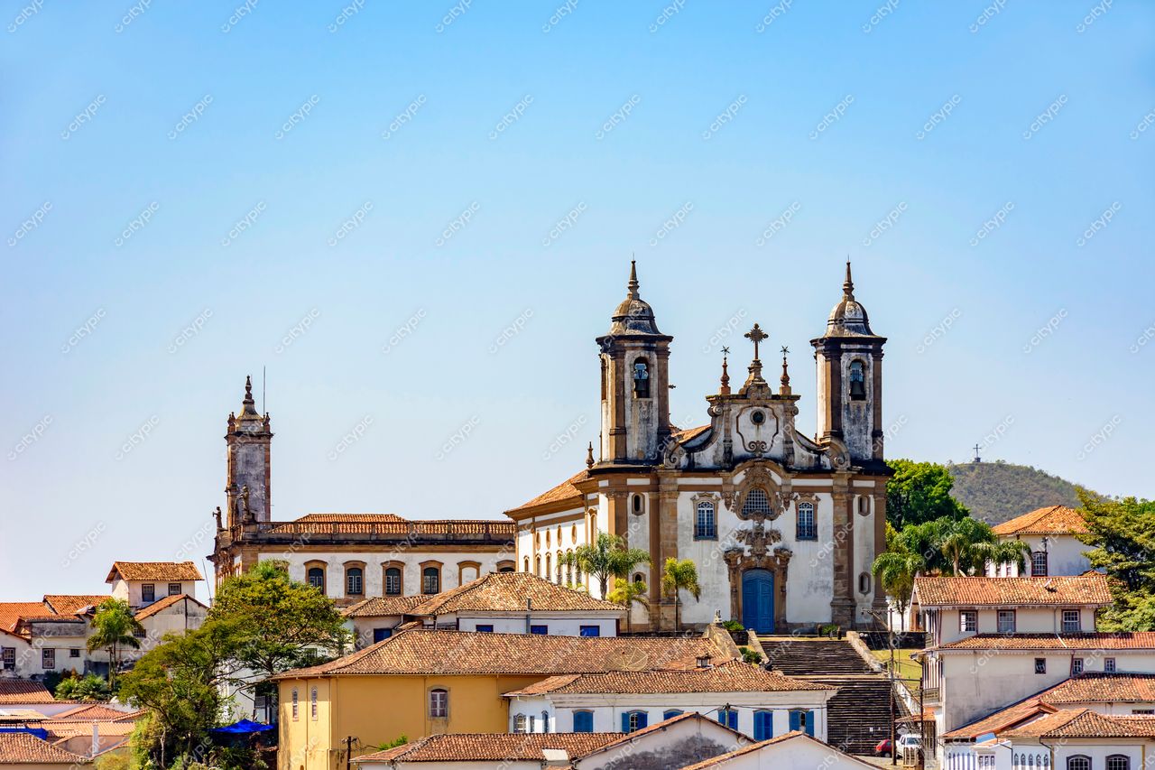 Ouro Preto, Minas Gerais: Vista Panorâmica da Arquitetura Colonial e Igreja de São Francisco de Assis