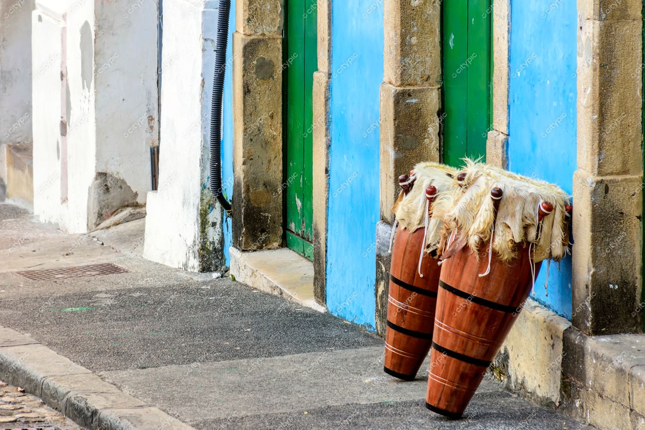 Pelourinho, Salvador: Tambores de Madeira e Cores Vibrantes da Cultura Bahiana