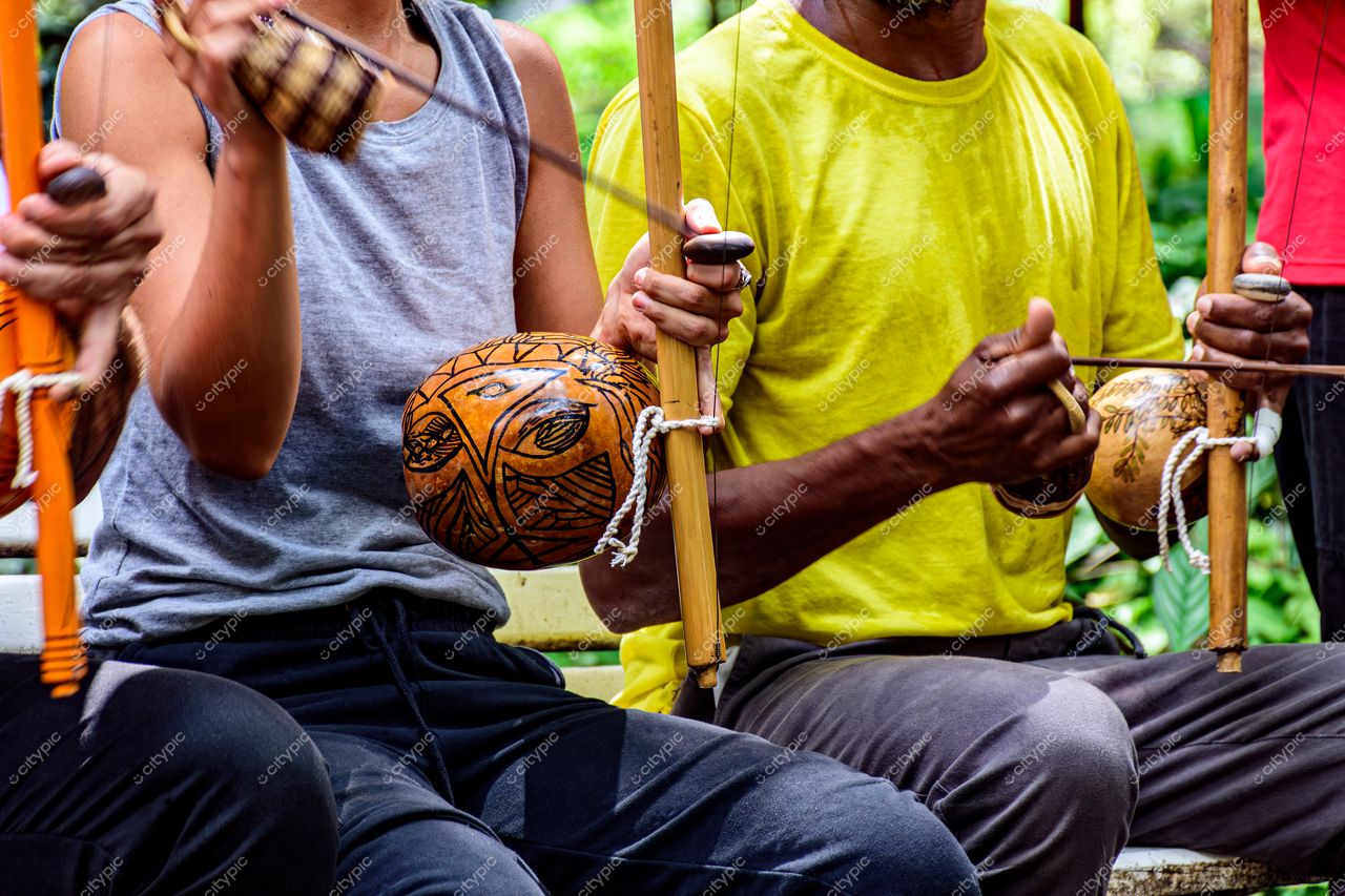 Locais Diversos em Belo Horizonte: Apresentação Musical em Meio à Natureza