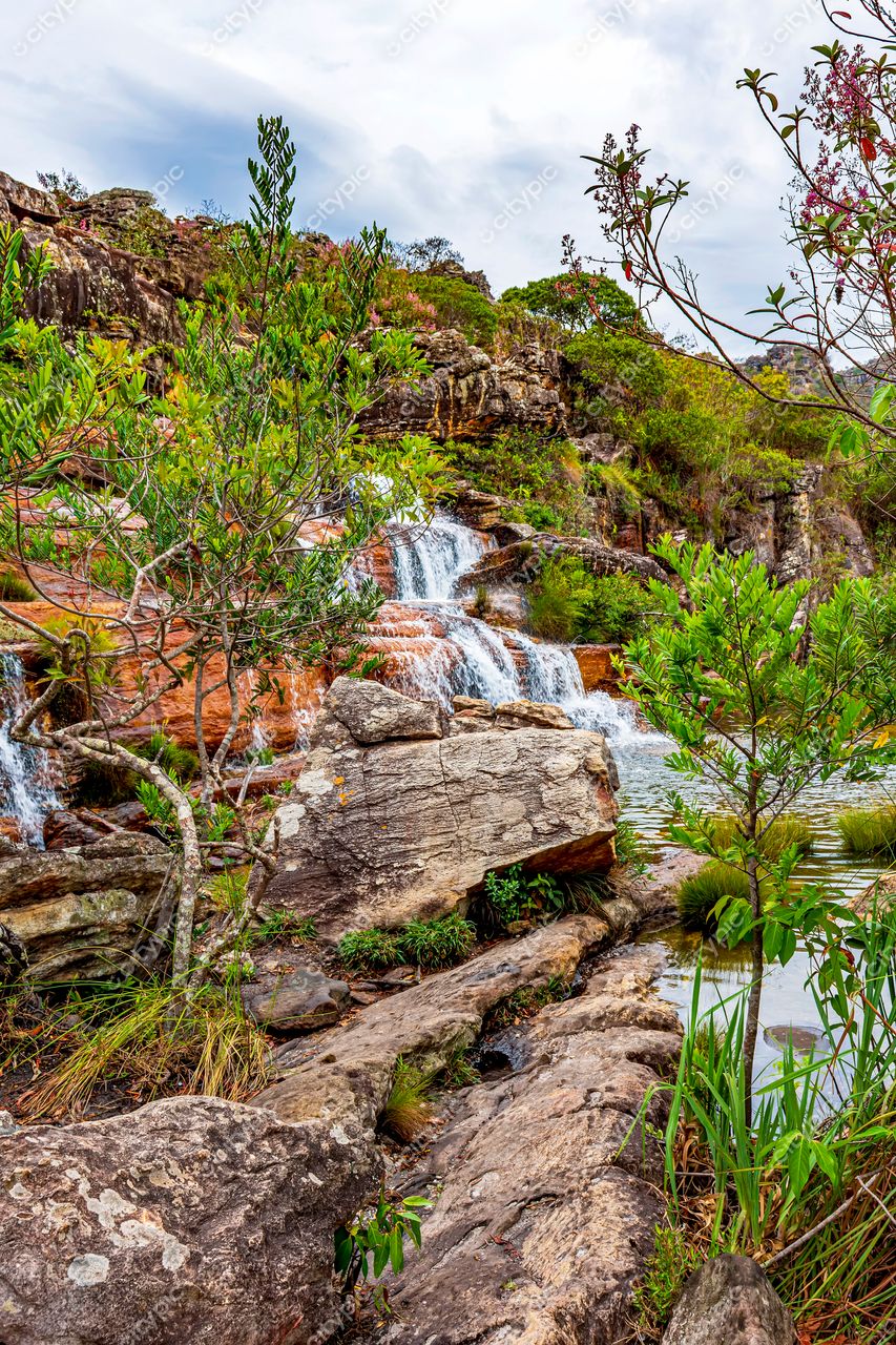 Cachoeira Encantadora em Diamantina, Minas Gerais: Beleza Natural e Serenidade aos Olhos dos Visitantes