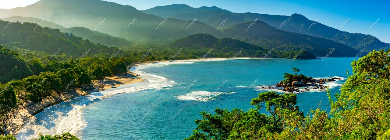 Ilhabela, São Paulo: Vista deslumbrante da costa paradisíaca