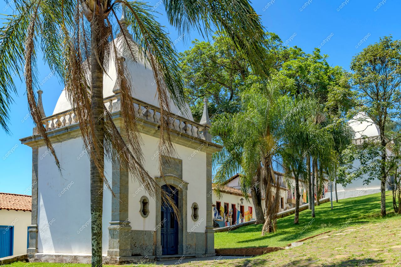 Congonhas, Minas Gerais: Templo Clássico em Meio à Natureza e História