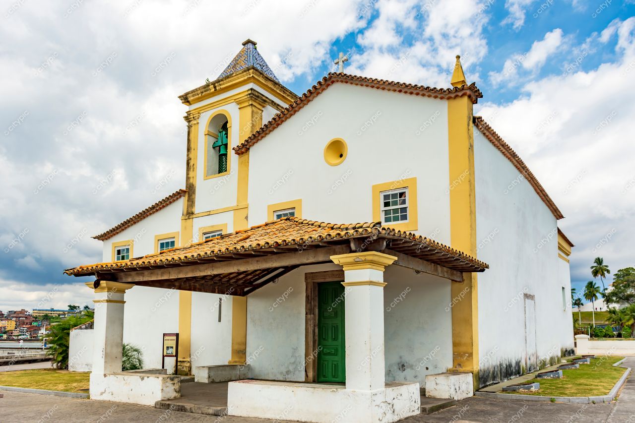 Igreja Colonial em Salvador: Patrimônio Cultural e Histórico da Bahia, Brasil
