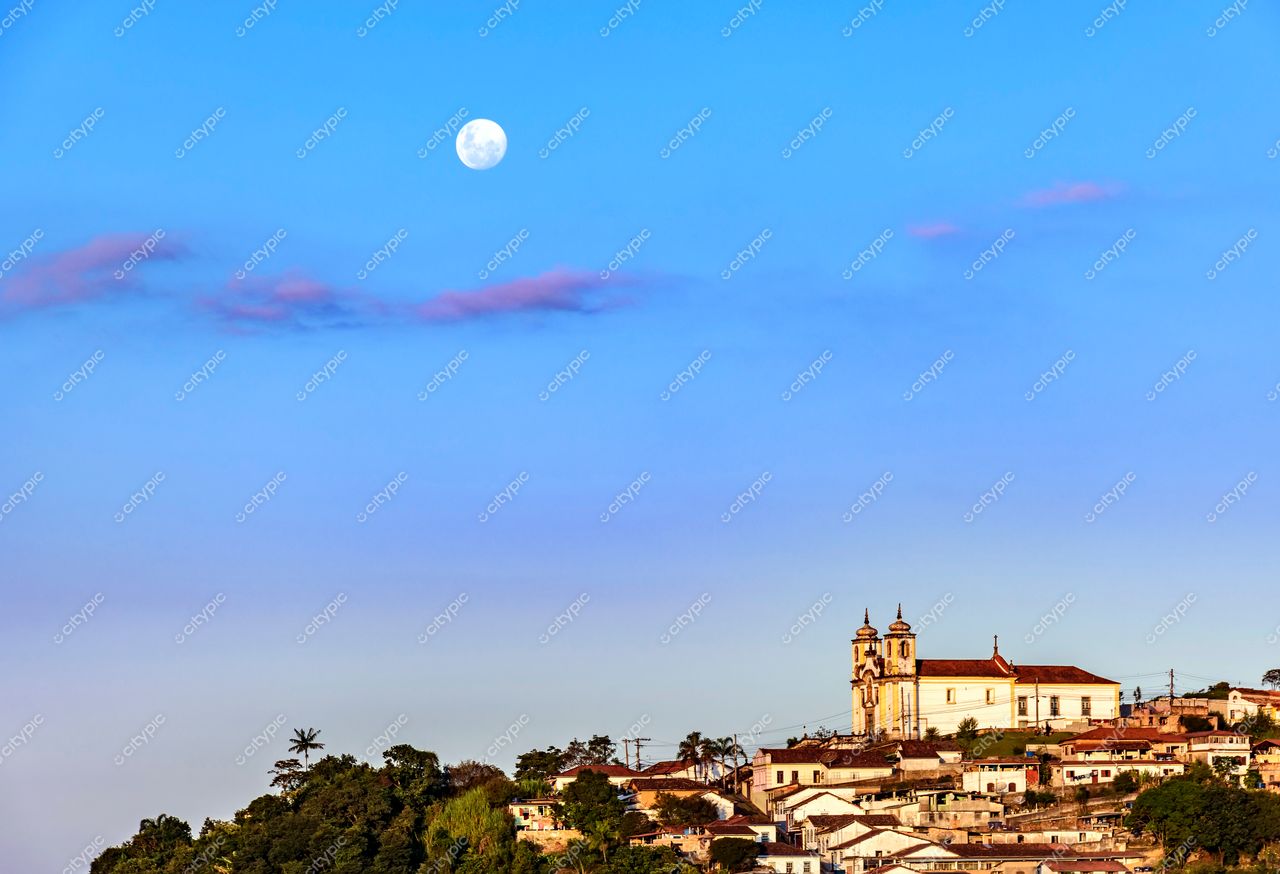 Ouro Preto, Minas Gerais: Lua Cheia sobre a Arquitetura Colonial