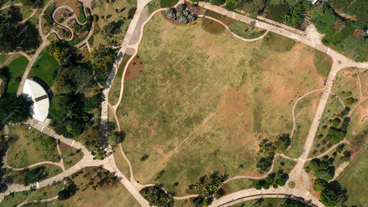 São Paulo, Brasil: Vista Aérea do Parque Harmonioso e Convidativo
