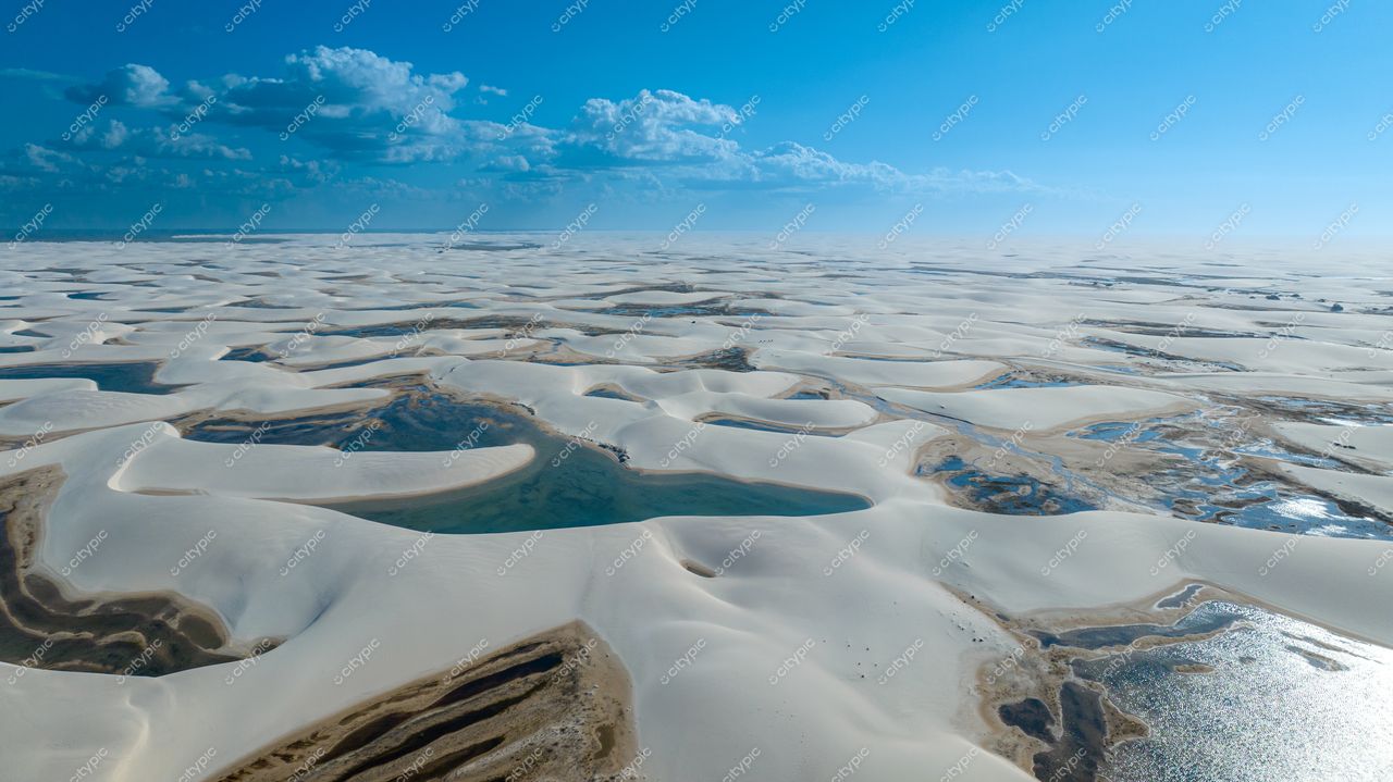 Oásis de Tranquilidade: A Beleza dos Lençóis de Areia e Água