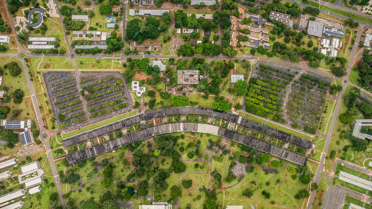Brasília, DF: Vista Aérea Revela a Harmonia entre Natureza e Arquitetura na Capital Brasileira