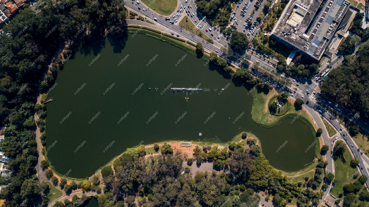 São Paulo, Brasil: Lago sereno em meio à metrópole