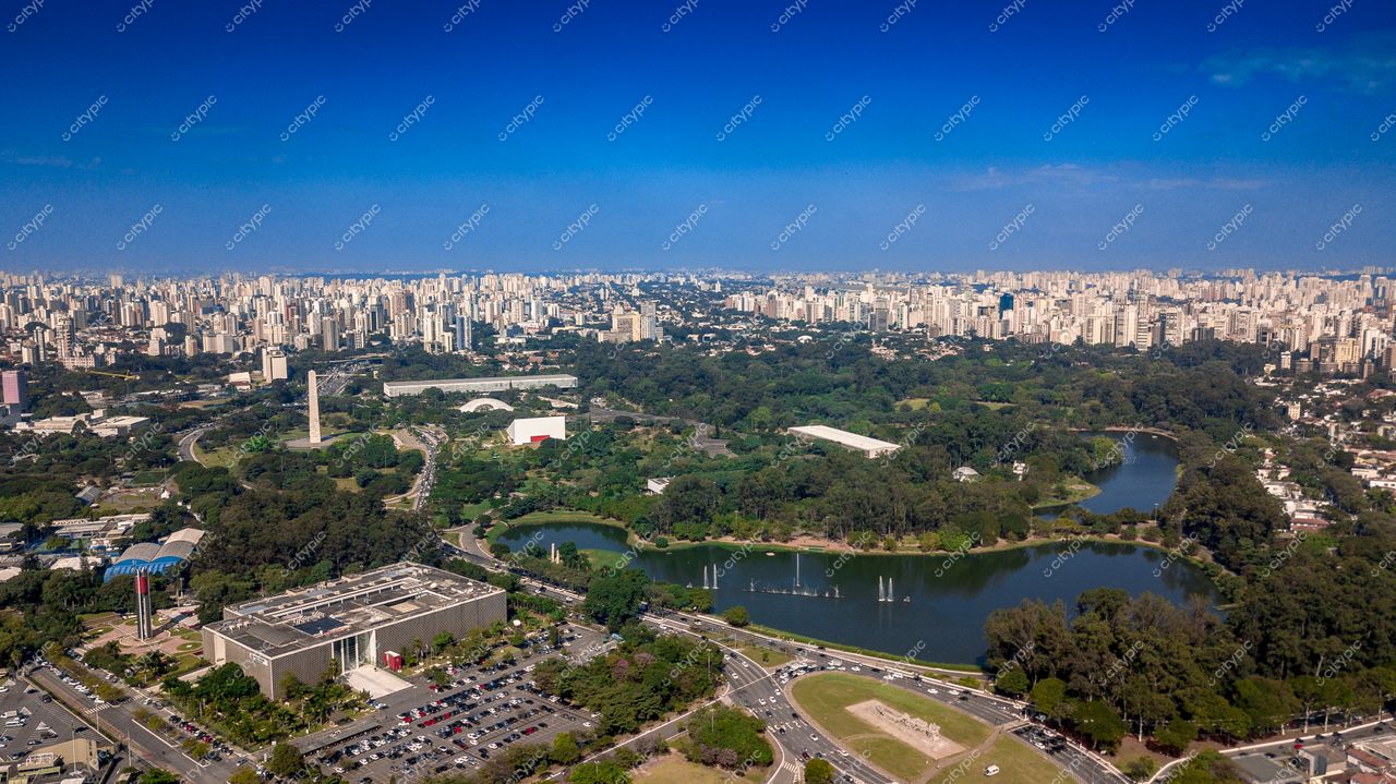São Paulo, Brasil: Paisagem urbana e natureza em harmonia
