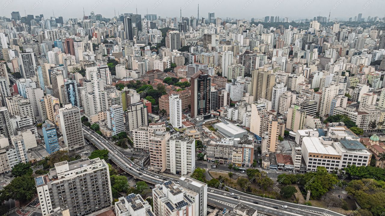 São Paulo, Brasil: Vista panorâmica da metrópole moderna e dinâmica