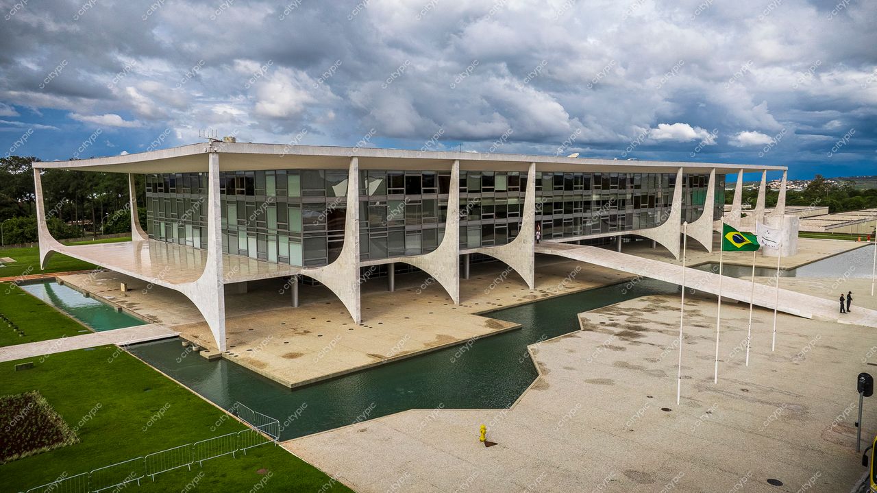 Brasília, DF: Palácio da Alvorada em meio à serenidade e imponência