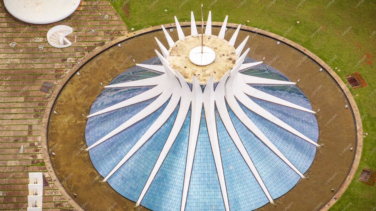 Brasília: A majestosa Catedral Metropolitana em harmonia com a natureza