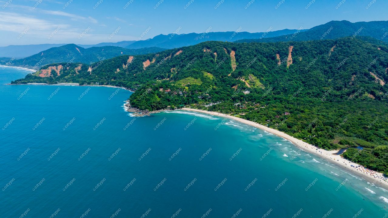 Barra do Sahy, São Sebastião: A harmonia perfeita entre o mar e a montanha