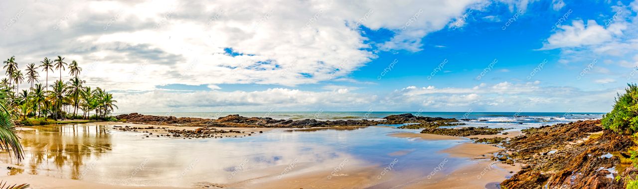 Uruçuca, Bahia: Panorâmica serena da praia paradisíaca