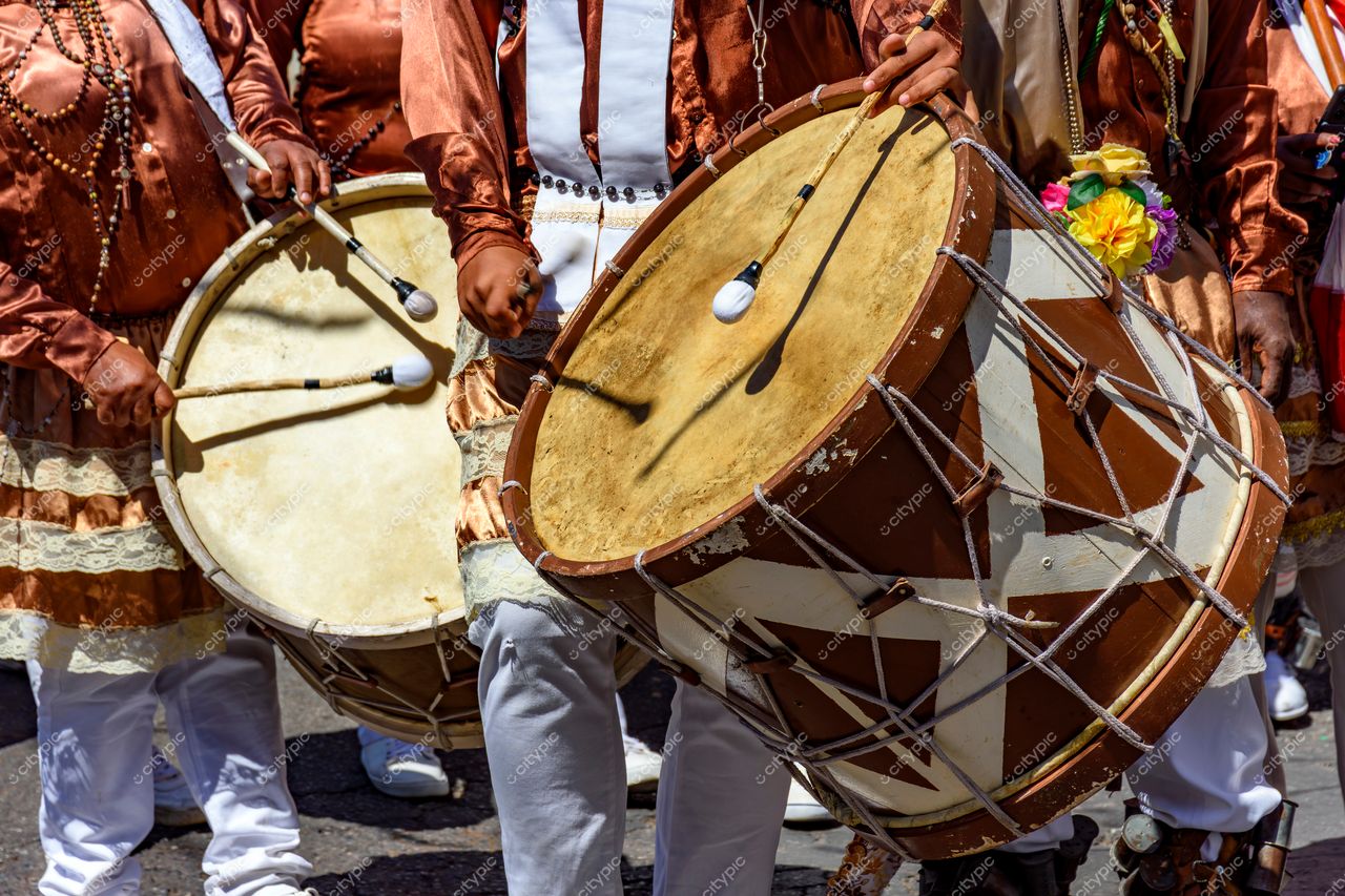 Manifestação Cultural: Tambores em Destaque na Vibrante Belo Horizonte, Minas Gerais, Brasil