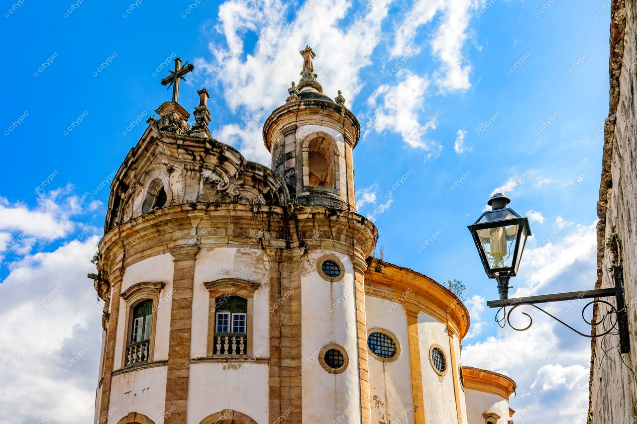 Igreja em Ouro Preto: Arquitetura Imponente e História Colonial