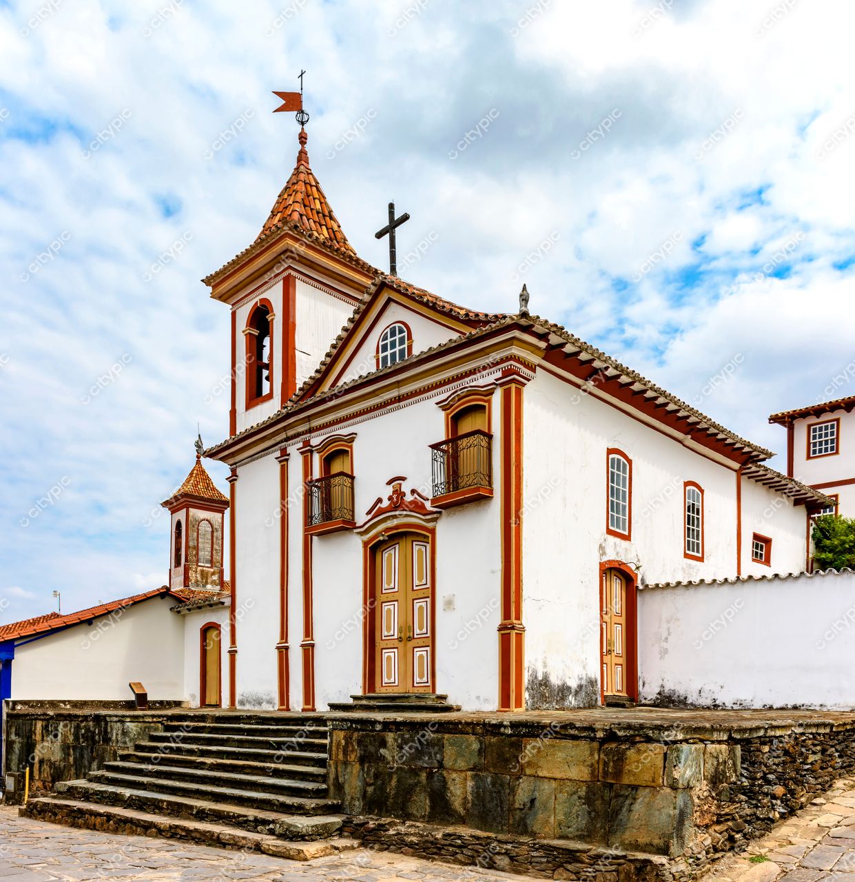 Diamantina, Minas Gerais, Brasil: Igreja histórica com arquitetura colonial e detalhes pitorescos