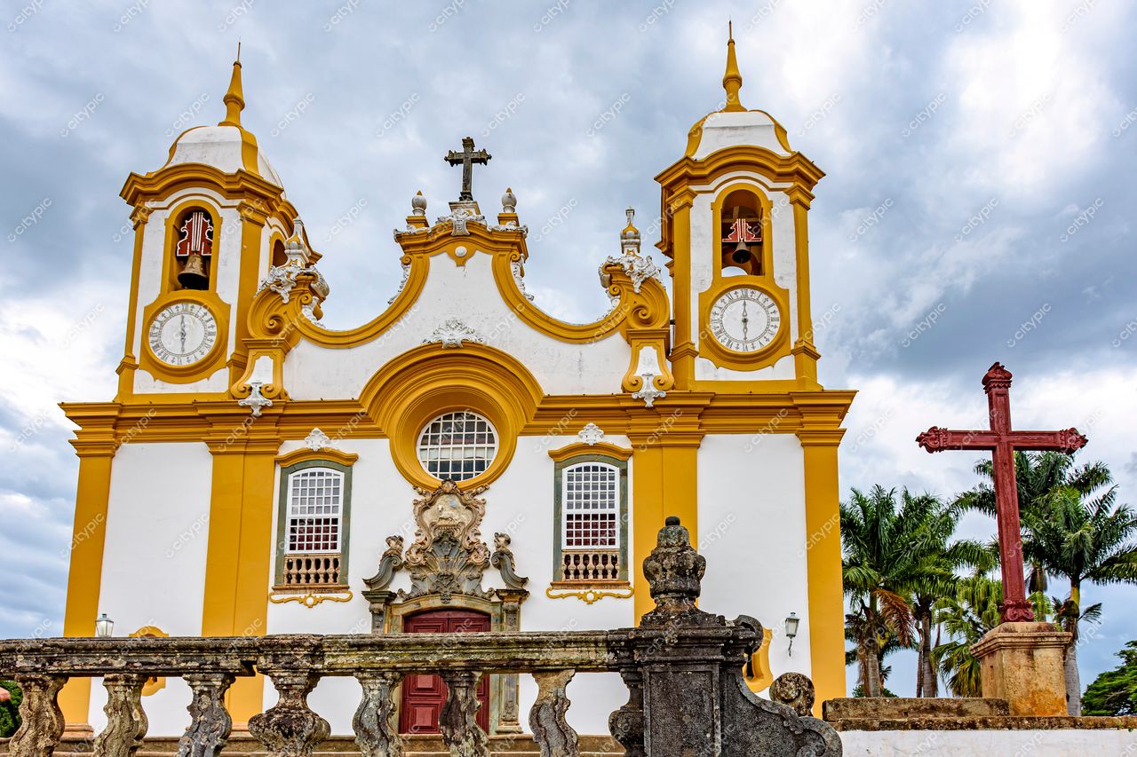 Tiradentes, Minas Gerais: Igreja Matriz de Santo Antônio em toda sua imponência e beleza colonial